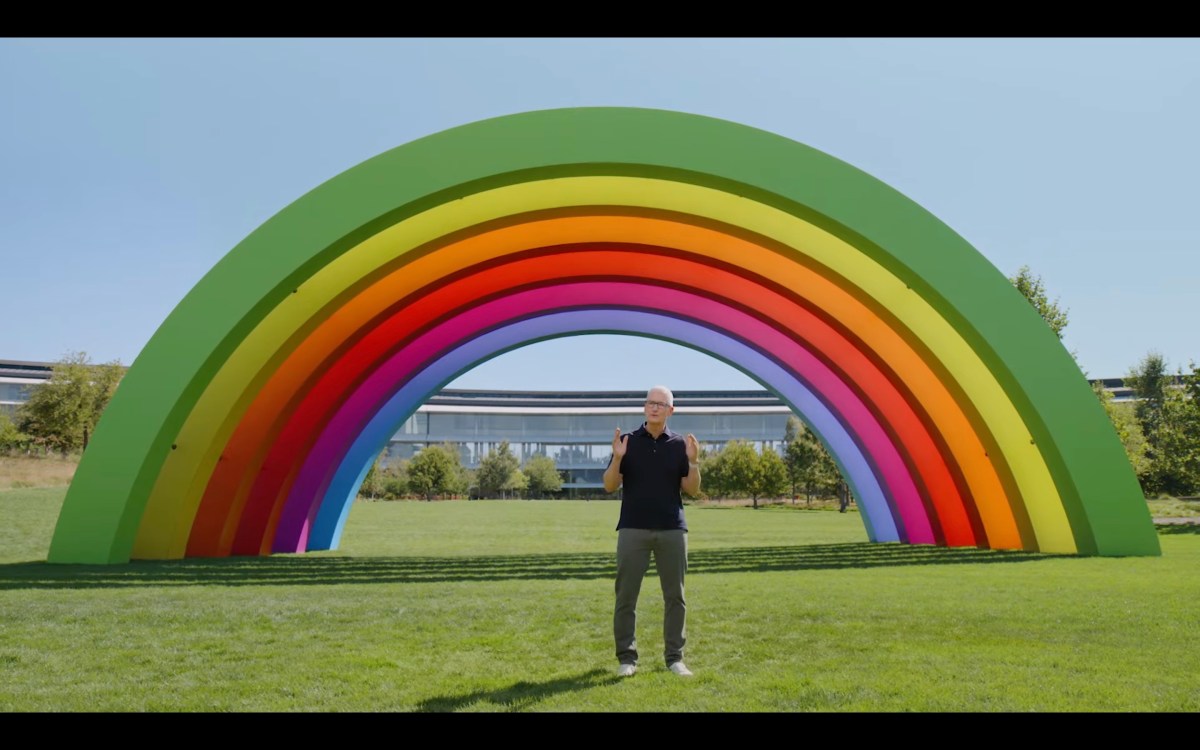 Apple-fall-2022-tim-cook-rainbow